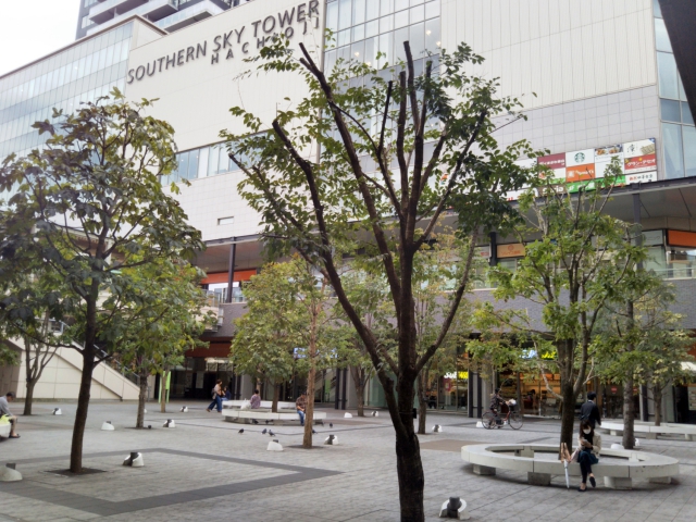 東側広場
